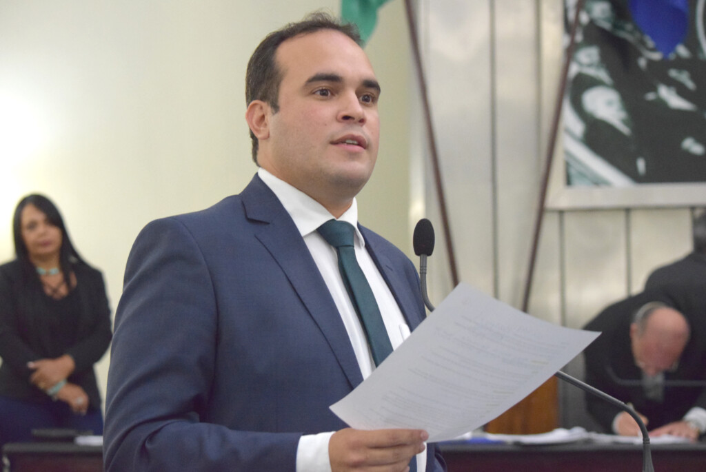 Davi Maia foi até o local das obras e constatou que a versão apresentada pelo governador não se sustenta