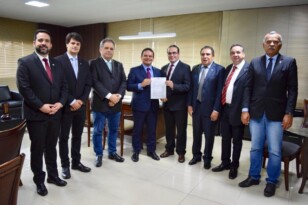 Read more about the article Comissão de Meio Ambiente apresenta carta para Jair Bolsonaro