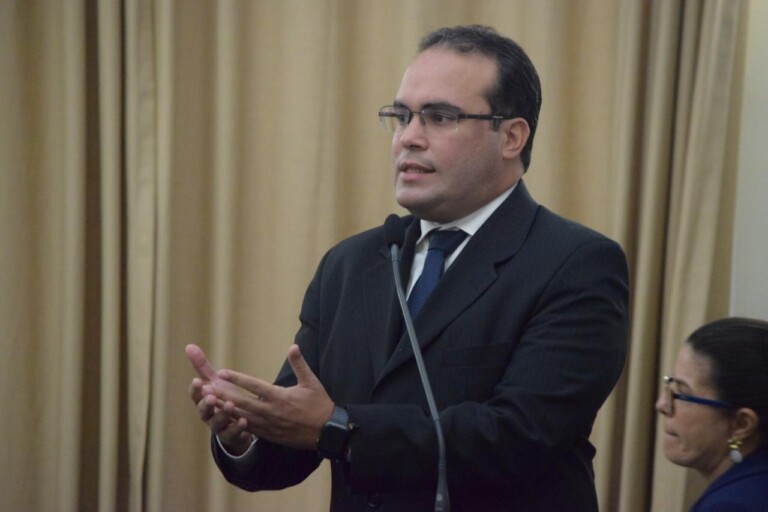 Davi Maia quer comissão de acompanhamento de obras do Estado
