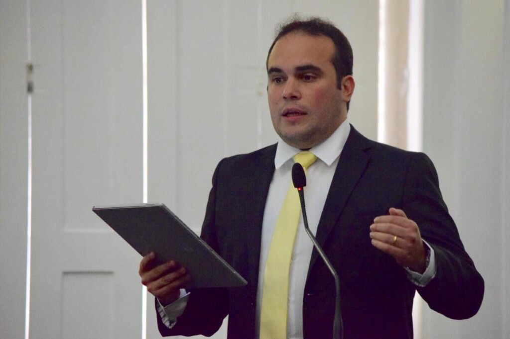Em sessão na ALE, deputado Davi Maia cobrou projeto; segundo ele, estado tem apenas sala de alerta