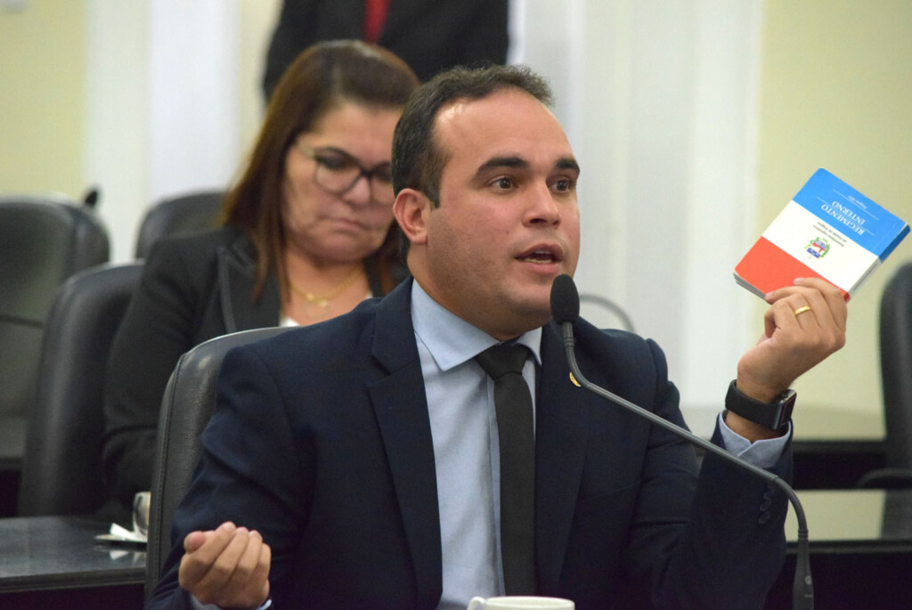 Temas como a despromoção de militares, o Fundo de Combate e Erradicação da Pobreza e perspectivas para o Canal do Sertão estão na mira dos deputados
