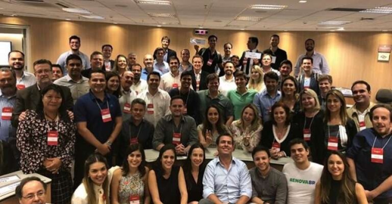Deputado eleito Davi Maia participa de curso sobre mandato