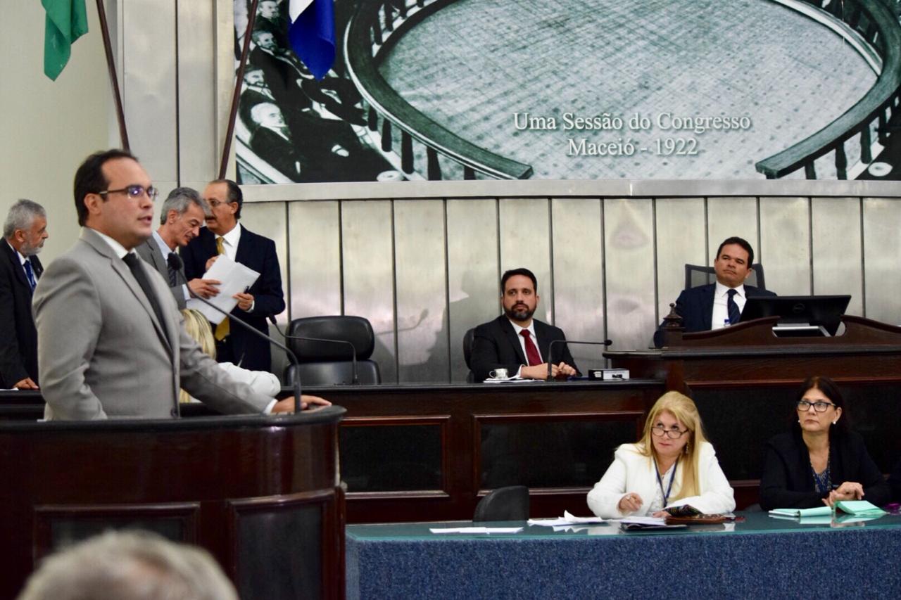 You are currently viewing Atraso na distribuição de sementes é novamente criticada por Davi Maia