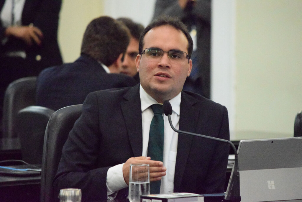 Emenda foi rejeitada pela maioria dos parlamentares, com votos contrários dos deputados Davi Maia (DEM), Jó Pereira (MDB) e Galba Novaes (MDB)