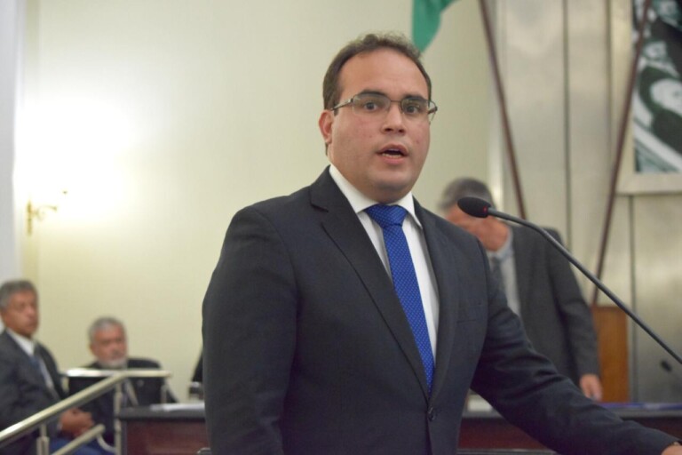 Davi Maia destaca trajetória política do ex-governador Ronaldo Lessa