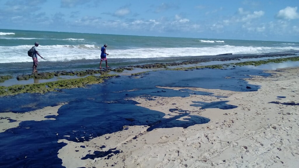 Assembleia discute derramamento de óleo nas praias do Nordeste