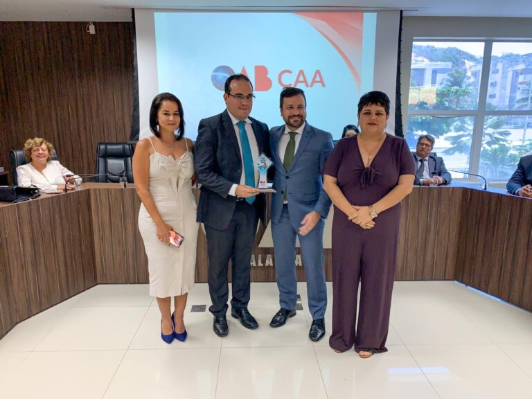 Davi Maia recebe prêmio da OAB/AL pela Causa Animal