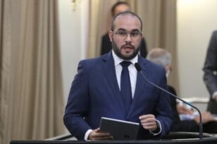 Read more about the article Davi Maia recebe denúncia de funcionário com salário de R$ 70 mil na Sesau