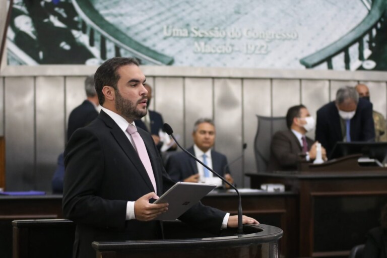Projeto de lei que garante piso salarial da enfermagem é sancionado pelo governo